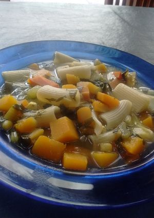 Una foto de Sopa de verduras en juliana