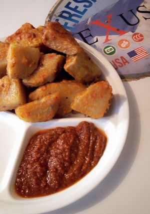 A picture of Crispy Fried Yam with Stew.