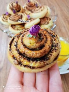 عکسی از دستور نان رول دارچینی