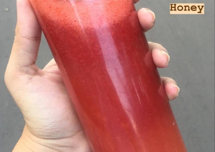 Langkah Mudah untuk Membuat Strawberry juice with orange Anti Gagal