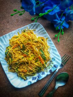 মিক্সড ভেজ এগ চাউমিন (Mixed veg egg chowmein recipe in Bengali) রেসিপির প্রধান ছবি