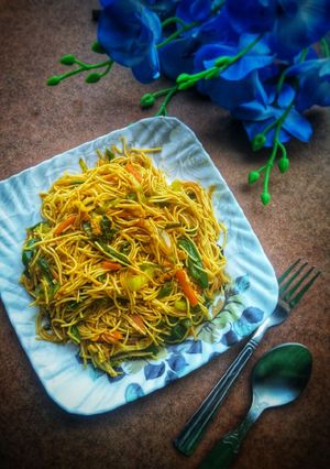 মিক্সড ভেজ এগ চাউমিন (Mixed veg egg chowmein recipe in Bengali) রেসিপির প্রধান ছবি