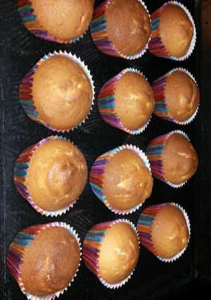 A picture of Vanilla cupcakes.