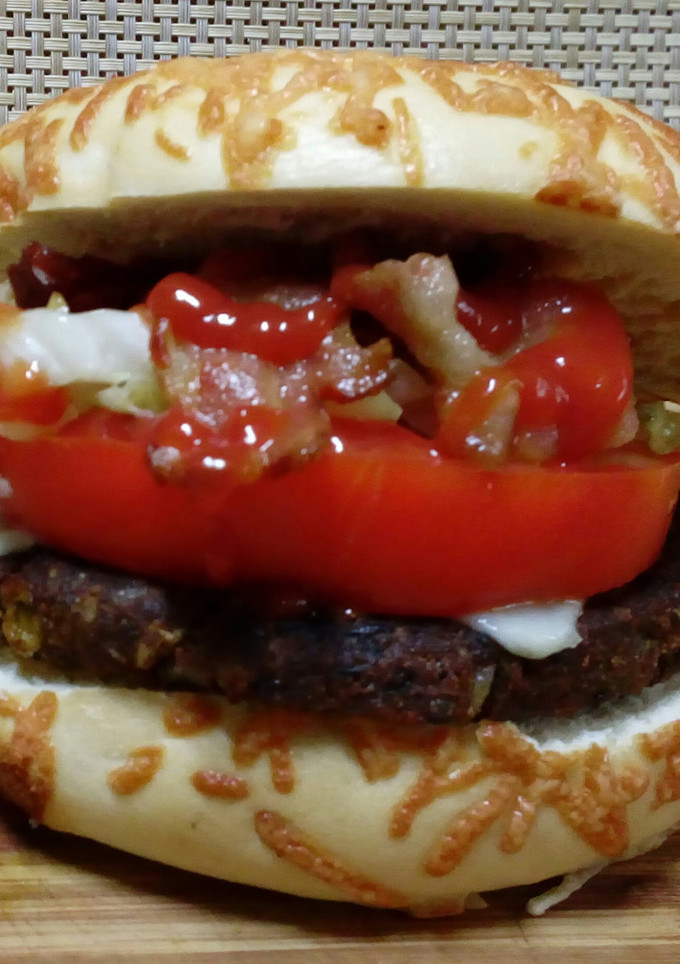 Una foto de Hamburguesas de Frijol en Pan Bagel