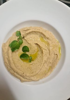 A picture of Roasted cauliflower hummus.