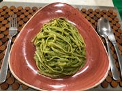 Una foto de pesto de rúcula