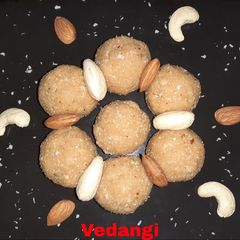 A picture of Makhana Ladoo.