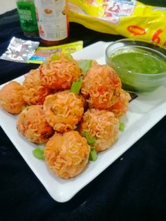 क्रिस्पी मैगी वेजी बाॅल्स (Crispy maggi veggie balls recipe in hindi) रेसिपी मुख्य फोटो