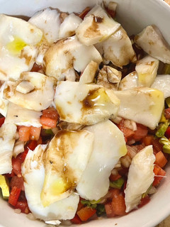 Una foto de Ensalada tibia de bacalao