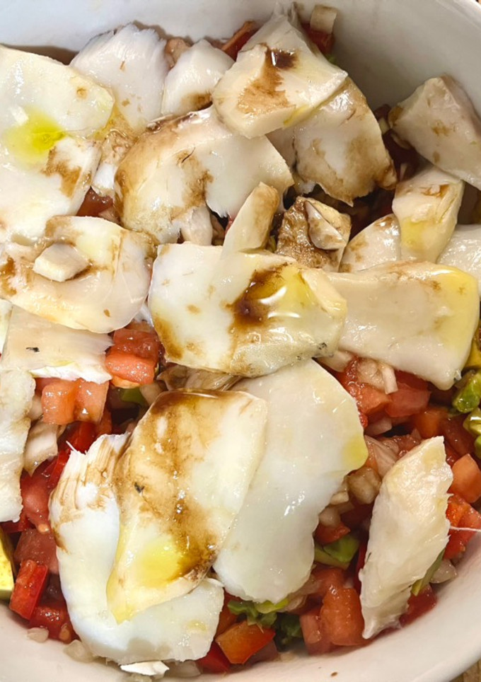 Una foto de Ensalada tibia de bacalao
