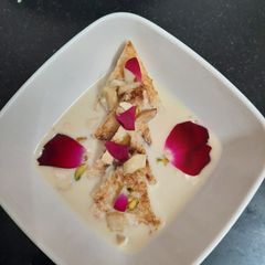 A picture of Shahi tukda.