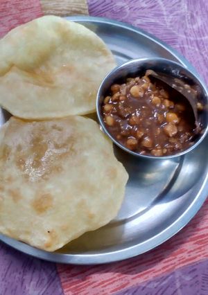 A picture of Chole bhature.