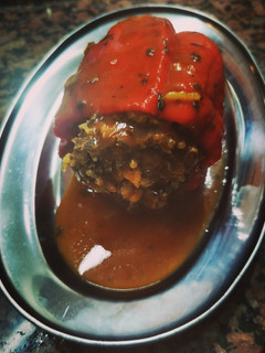 Una foto de Morrón relleno en su salsa