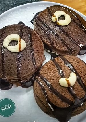 A picture of Eggless Ragi Chocolate Pancakes - Healthy Millet Breakfast.