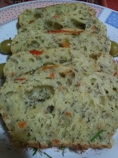Una foto de Pan de queso y aceitunas