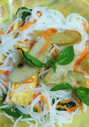 Hình của món Bún trộn chay tự chế cho ngày mùng 1 :D.