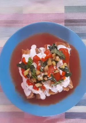 Una foto de Tacos dorados de espinaca con manzana 🍎
