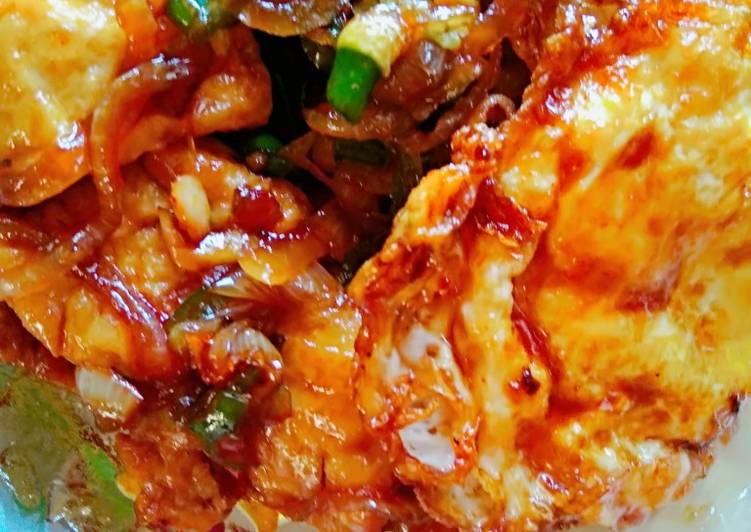 Cara mudah memasak Telur ceplok tahu merah yang nikmat