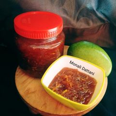 A picture of Instant raw mango sweet & sour pickle.