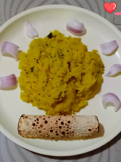 વઘારેલી ખીચડી (Vaghareli Khichdi Recipe In Gujarati) રેસીપી મુખ્ય ફોટો