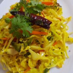 A picture of Cabbage and carrot sambhariya.