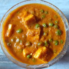 A picture of Matar Paneer.