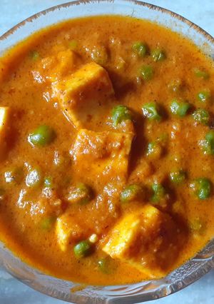 A picture of Matar Paneer.