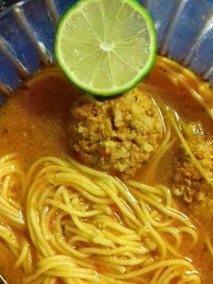 A picture of Albóndigas con fideos.