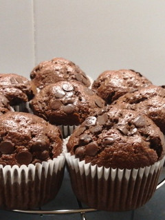 Una foto de Magdalenas de chocolate con pepitas