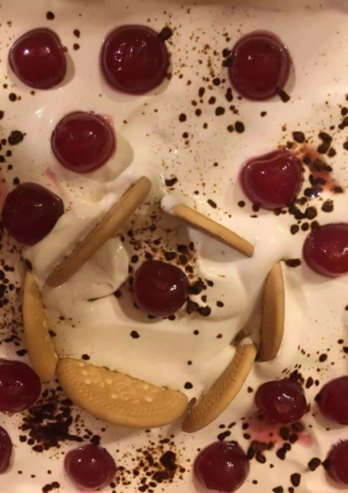 Una foto de Carlota de licor de café