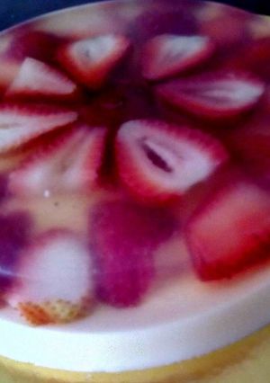 Una foto de Gelatina Tridimensional encapsulada con Fresas