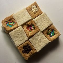 A picture of Check bread cake.