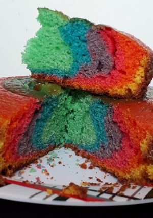Una foto de Bizcochuelo Arcoiris FÁCIL! 🌈