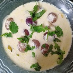 A picture of Creamy baby onion curry.