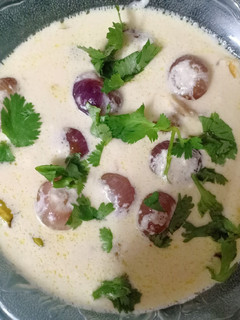 A picture of Creamy baby onion curry.