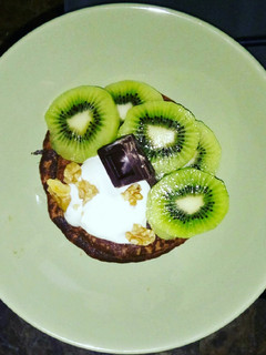 Una foto de Tortita de avena con kiwi