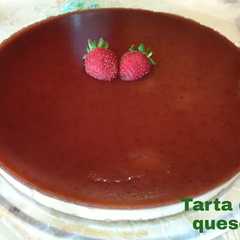 Una foto de Tarta de queso y mermelada de fresa