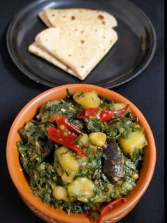 आलू, पालक और बैंगन  की भुजिया (aloo palak aur baingan ki Bhujiyan recipe in Hindi) रेसिपी मुख्य फोटो