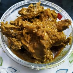 A picture of Moghlai chicken gravy.