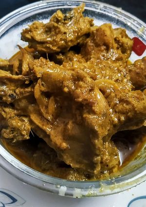 A picture of Moghlai chicken gravy.