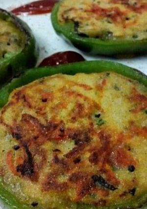 A picture of Mini uttapam in capsicum ring.