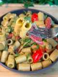Pasta fredda con Pollo, Pomodorini e Pesto