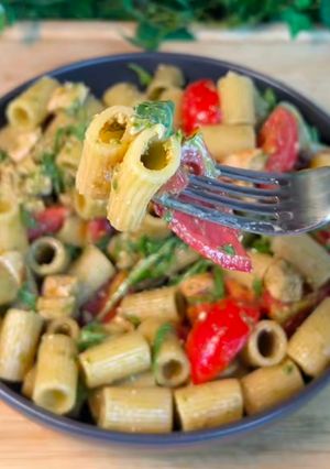 Foto di Pasta fredda con Pollo, Pomodorini e Pesto