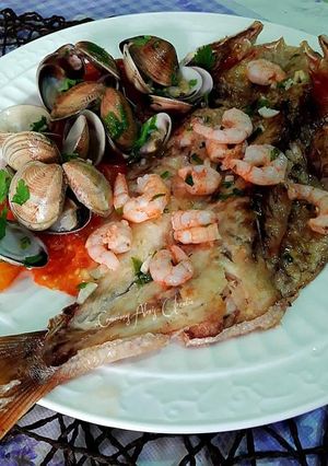 Una foto de Besugos al horno con vuelco de almejas a la cidra