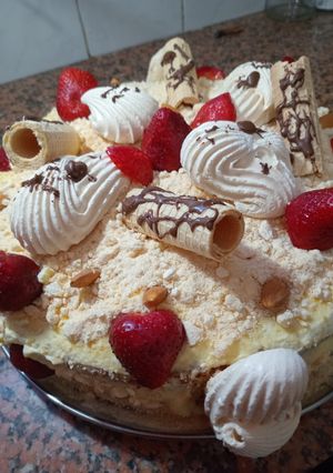 Una foto de Torta de Frutillas con Chantilly🍓🍓🍓🍓😍😍😍🍓🍓🍓🍓