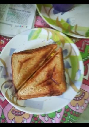 A picture of Leftover chana dal sandwich.