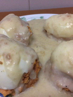 Una foto de Huevos rellenos con bechamel