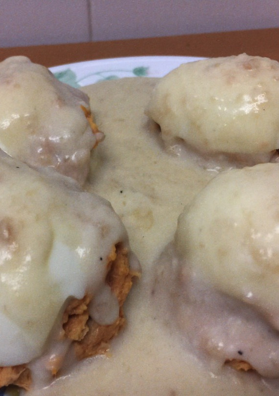 Una foto de Huevos rellenos con bechamel