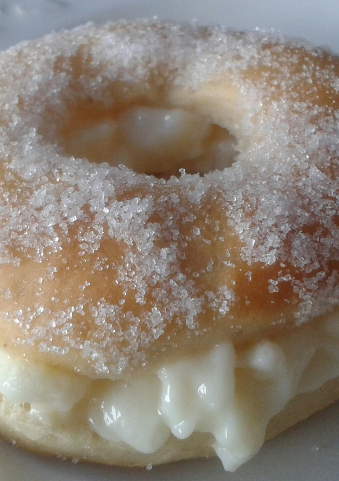 Una foto de Donuts Rellenos de Crema de Vainilla Thermomix