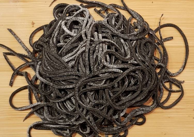 Recipe of Any-night-of-the-week Spaghetti all&#39;uovo con nero di seppia